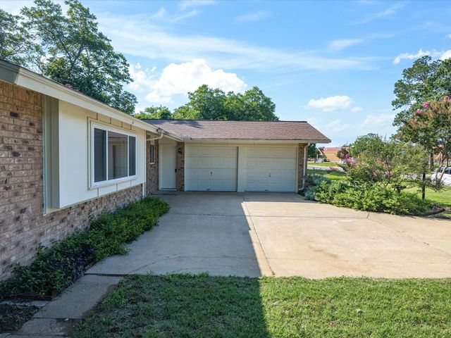 3207 Lynnwood Drive, Arlington, TX 76013
