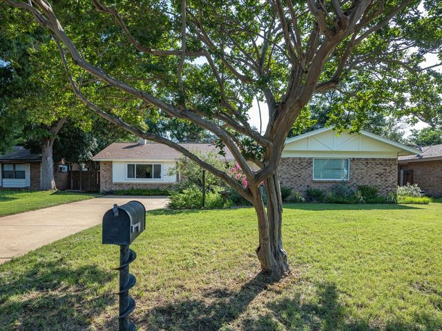 3207 Lynnwood Drive, Arlington, TX 76013