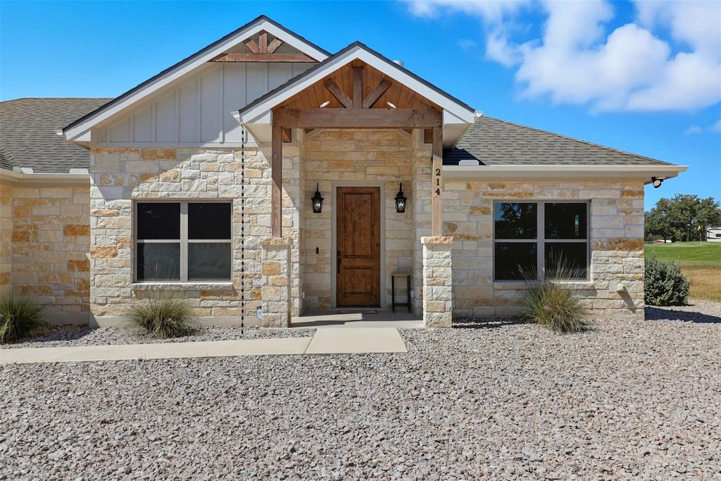 214 Oak Grove PKWY, Kingsland, TX 78639