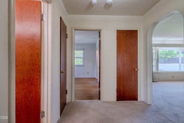 1375 Crater Lake Avenue, Medford, OR 97504