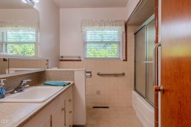 1375 Crater Lake Avenue, Medford, OR 97504
