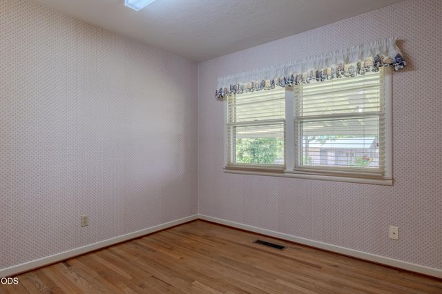 1375 Crater Lake Avenue, Medford, OR 97504