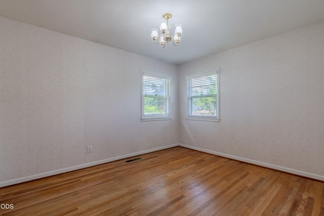 1375 Crater Lake Avenue, Medford, OR 97504