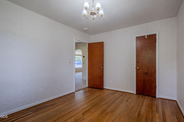1375 Crater Lake Avenue, Medford, OR 97504