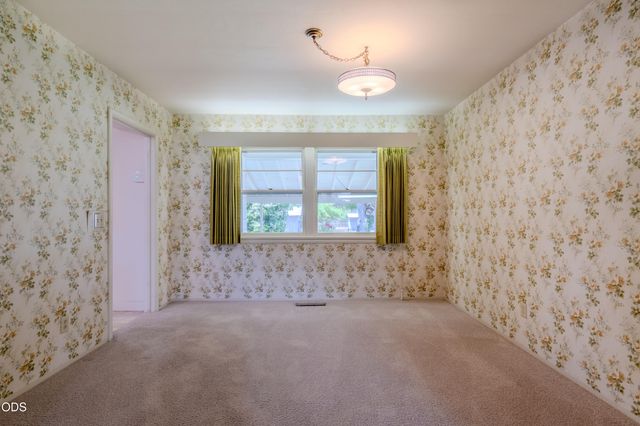 1375 Crater Lake Avenue, Medford, OR 97504