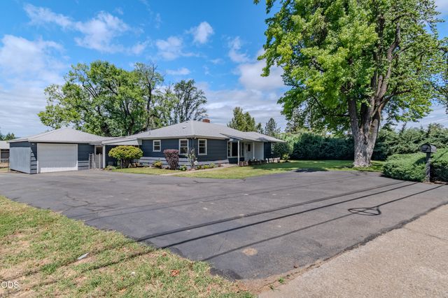 1375 Crater Lake Avenue, Medford, OR 97504