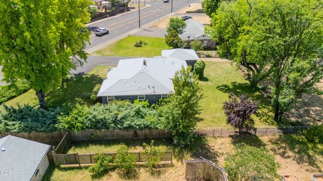 1375 Crater Lake Avenue, Medford, OR 97504