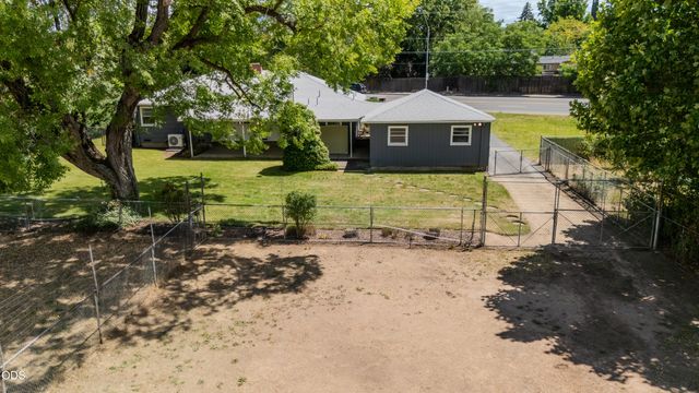 1375 Crater Lake Avenue, Medford, OR 97504