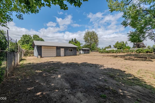 1375 Crater Lake Avenue, Medford, OR 97504