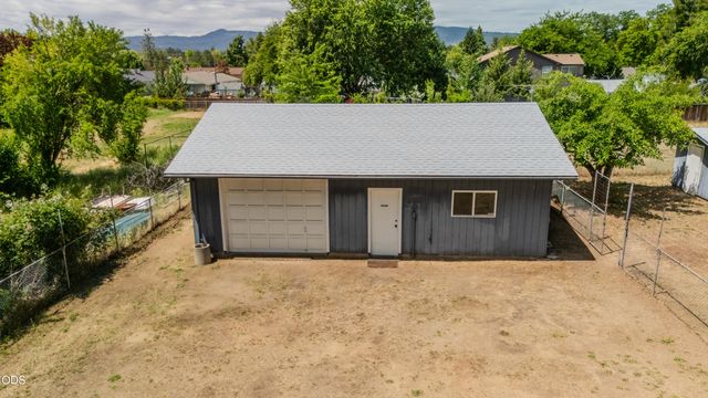 1375 Crater Lake Avenue, Medford, OR 97504