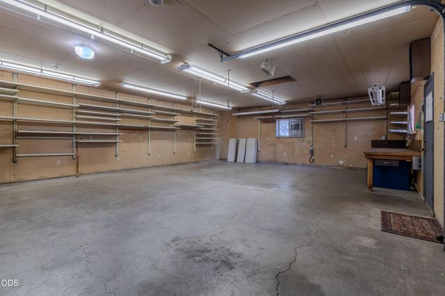 1375 Crater Lake Avenue, Medford, OR 97504
