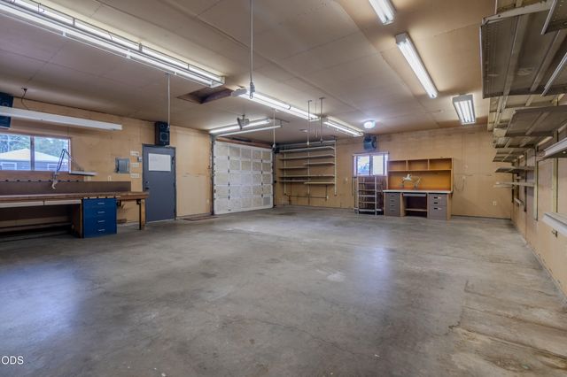 1375 Crater Lake Avenue, Medford, OR 97504