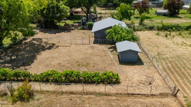 1375 Crater Lake Avenue, Medford, OR 97504