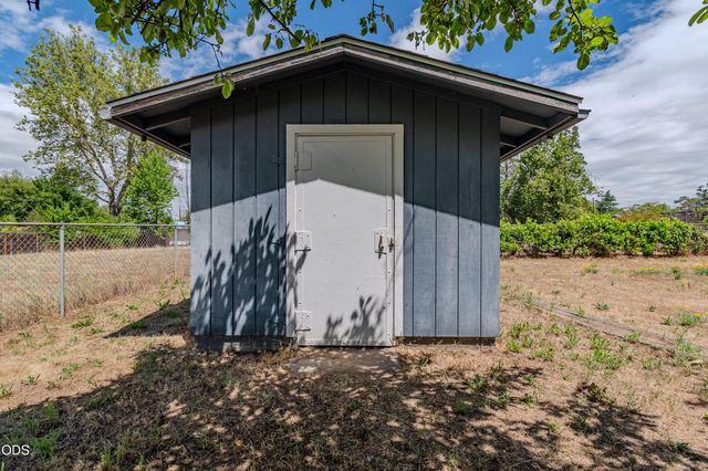1375 Crater Lake Avenue, Medford, OR 97504