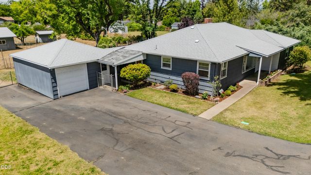 1375 Crater Lake Avenue, Medford, OR 97504