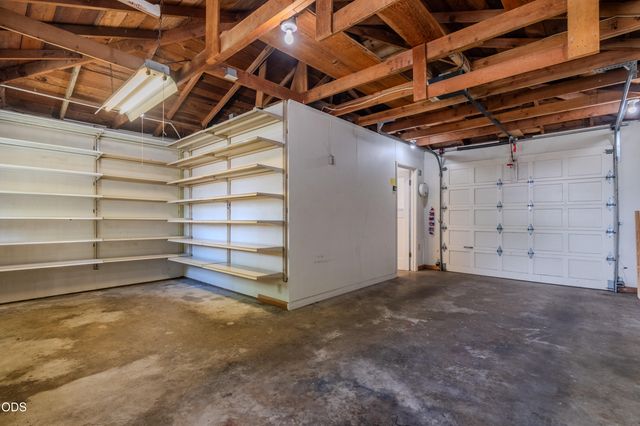 1375 Crater Lake Avenue, Medford, OR 97504