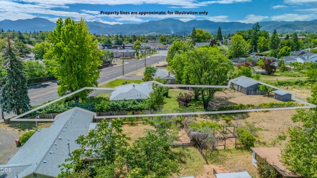 1375 Crater Lake Avenue, Medford, OR 97504