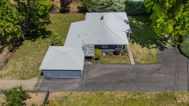 1375 Crater Lake Avenue, Medford, OR 97504