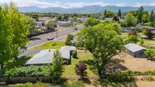 1375 Crater Lake Avenue, Medford, OR 97504