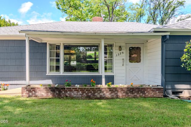 1375 Crater Lake Avenue, Medford, OR 97504