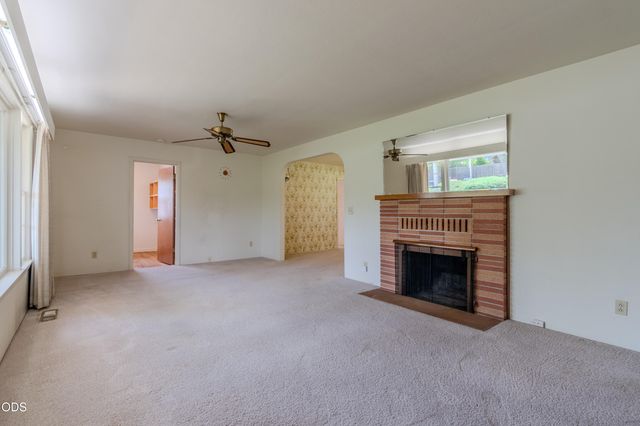 1375 Crater Lake Avenue, Medford, OR 97504
