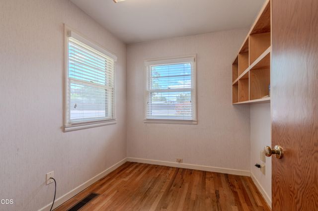 1375 Crater Lake Avenue, Medford, OR 97504