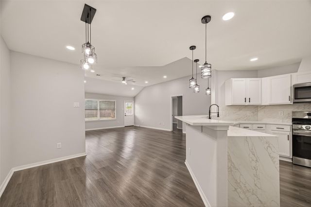 5102 Park Village Drive, Houston, TX 77048