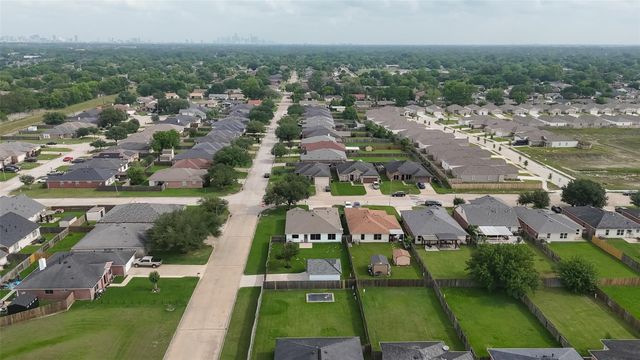5102 Park Village Drive, Houston, TX 77048