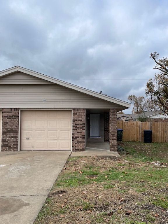 704 S 23Rd Street, Rogers, AR 72756