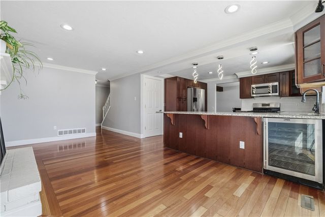 1626 Red Mill Dr, Upper St Clair, PA 15241