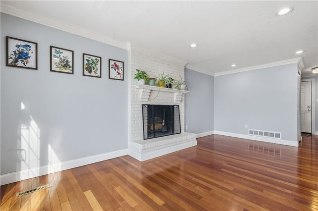 1626 Red Mill Dr, Upper St Clair, PA 15241