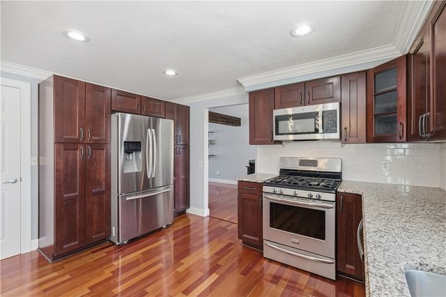 1626 Red Mill Dr, Upper St Clair, PA 15241