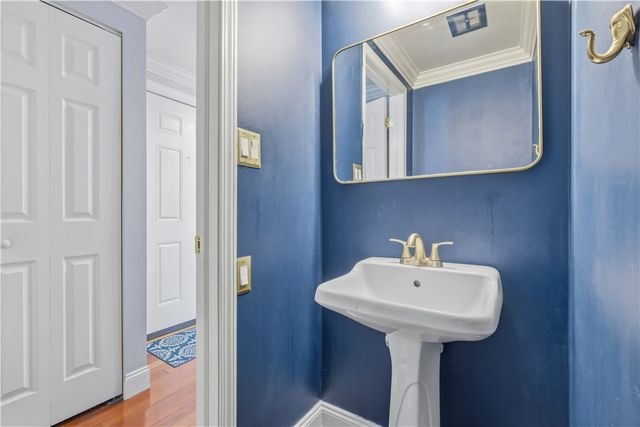 1626 Red Mill Dr, Upper St Clair, PA 15241