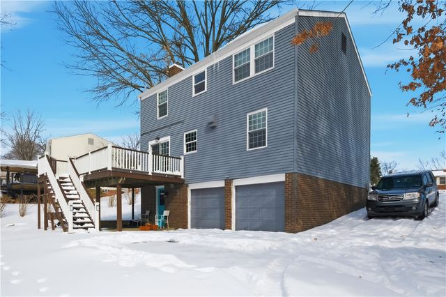 1626 Red Mill Dr, Upper St Clair, PA 15241