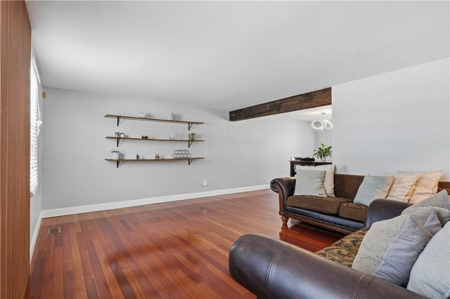 1626 Red Mill Dr, Upper St Clair, PA 15241