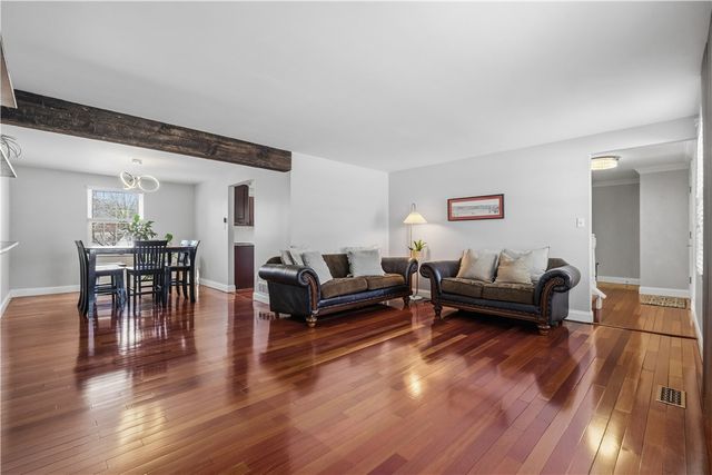 1626 Red Mill Dr, Upper St Clair, PA 15241