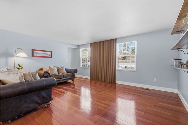 1626 Red Mill Dr, Upper St Clair, PA 15241