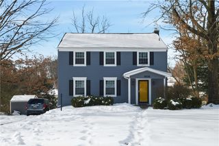 1626 Red Mill Dr, Upper St Clair, PA 15241