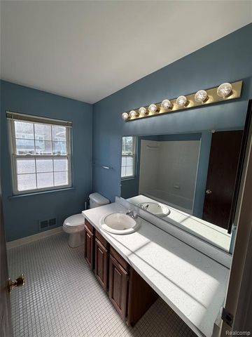 20923 W Glen Haven Circle, Northville, MI 48167