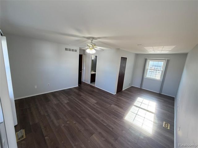 20923 W Glen Haven Circle, Northville, MI 48167