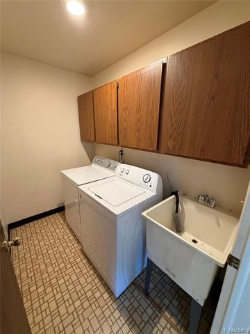 20923 W Glen Haven Circle, Northville, MI 48167