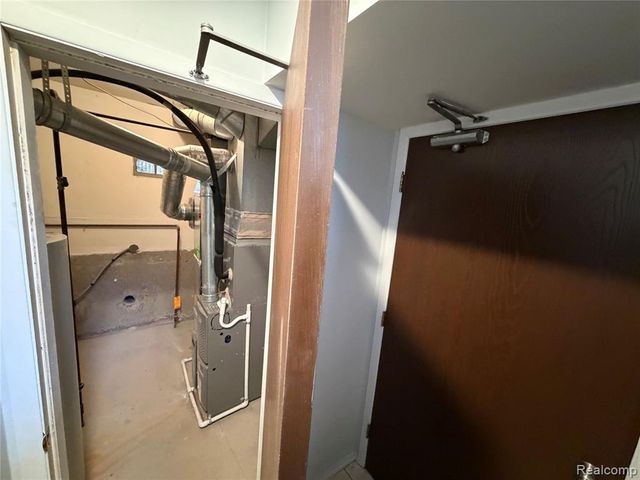 20923 W Glen Haven Circle, Northville, MI 48167