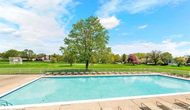 20923 W Glen Haven Circle, Northville, MI 48167