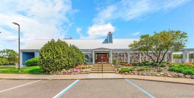 20923 W Glen Haven Circle, Northville, MI 48167