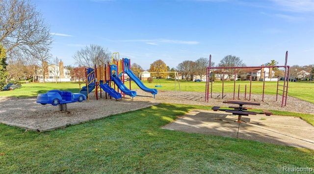 20923 W Glen Haven Circle, Northville, MI 48167