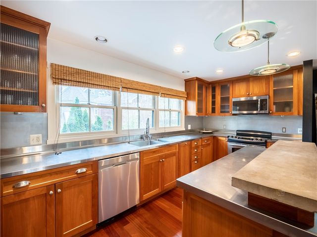 22 Young Street, Newport, RI 02840