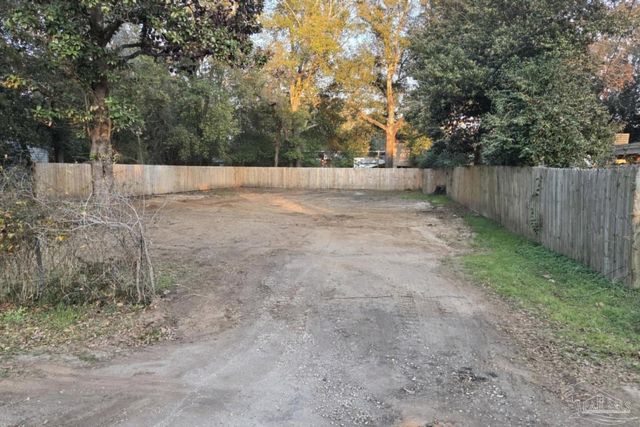 6410 Skyline Dr, Milton, FL 32570