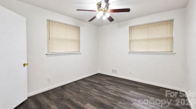 1857 8th Street Drive NE, Hickory, NC 28601