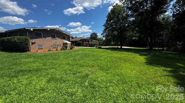1857 8th Street Drive NE, Hickory, NC 28601