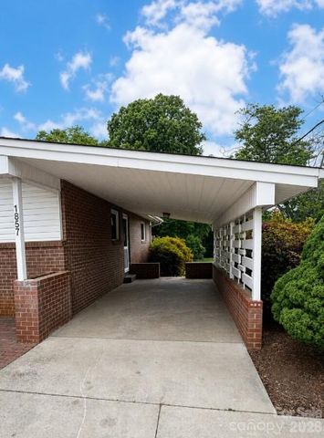 1857 8th Street Drive NE, Hickory, NC 28601